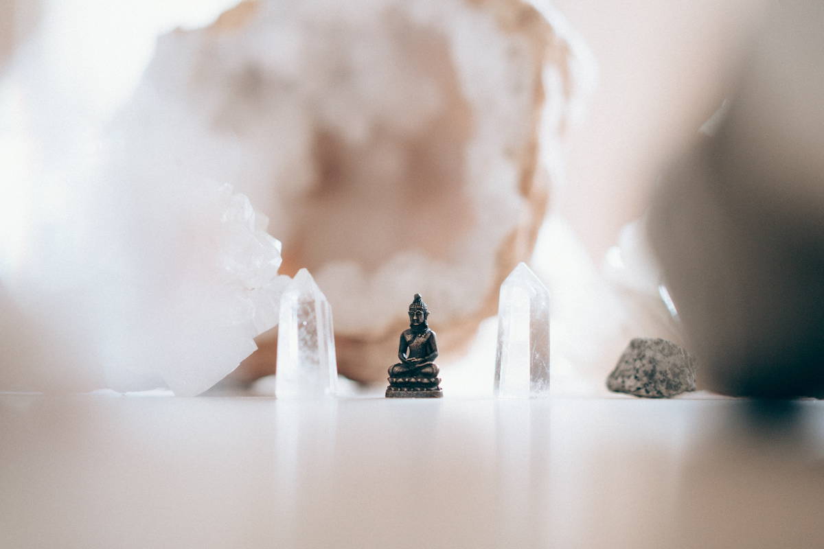 samuel-austin-s_tioyyuiji-unsplash.jpg Abendstimmung und eine unschafre Hand wird in den Himmel gestreckt.